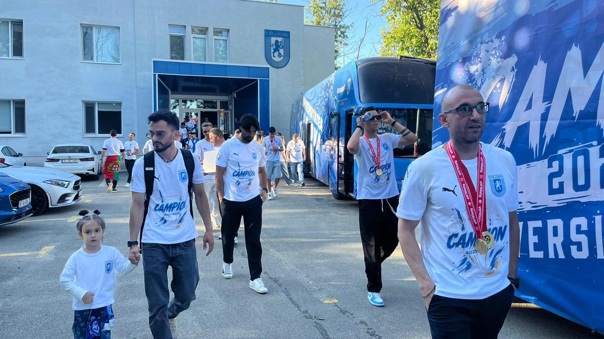 Piața „Mihai Viteazul” din Craiova, pregătită pentru sărbătoarea de titlu