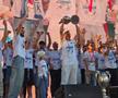 Craiova a sărbătorit titlul în centrul orașului » Bancu a ridicat trofeul în fața a 15.000 de oameni + Coelho și Cârțu, copleșiți de emoții