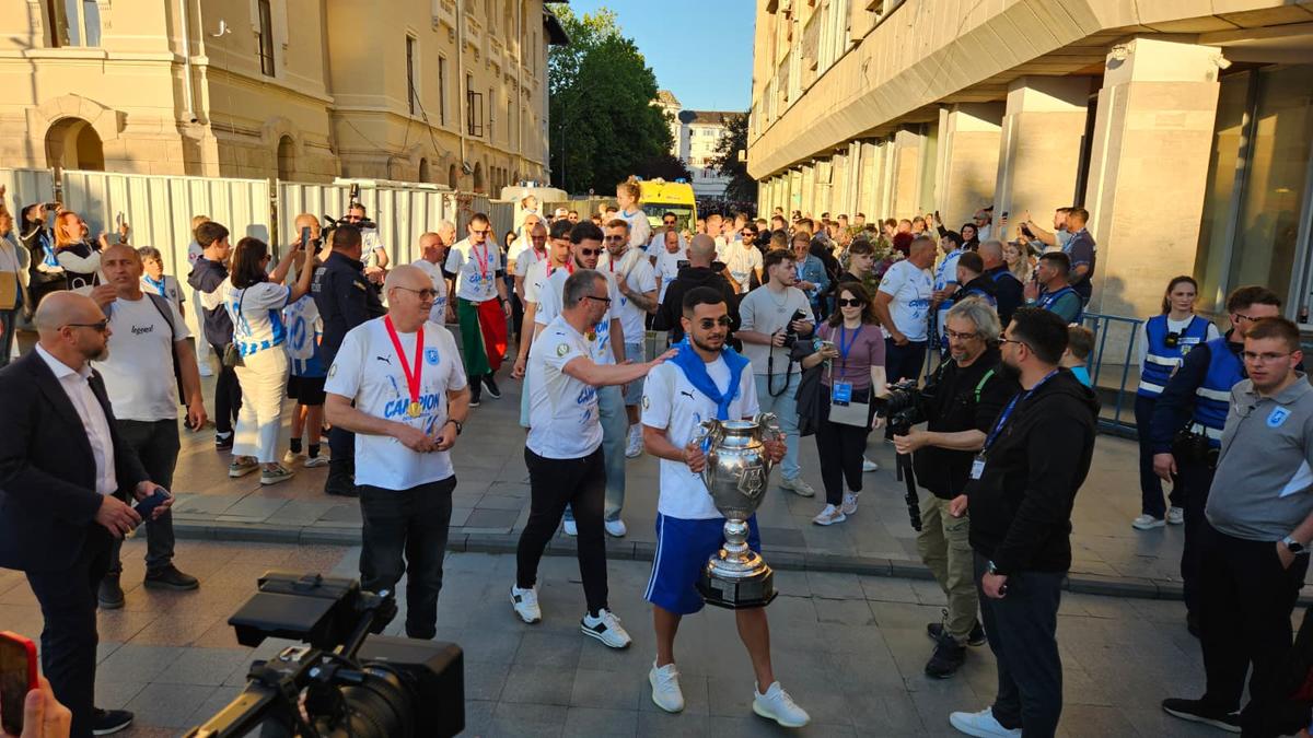 Sărbătoare de titlu în piața „Mihai Viteazul”, din Craiova