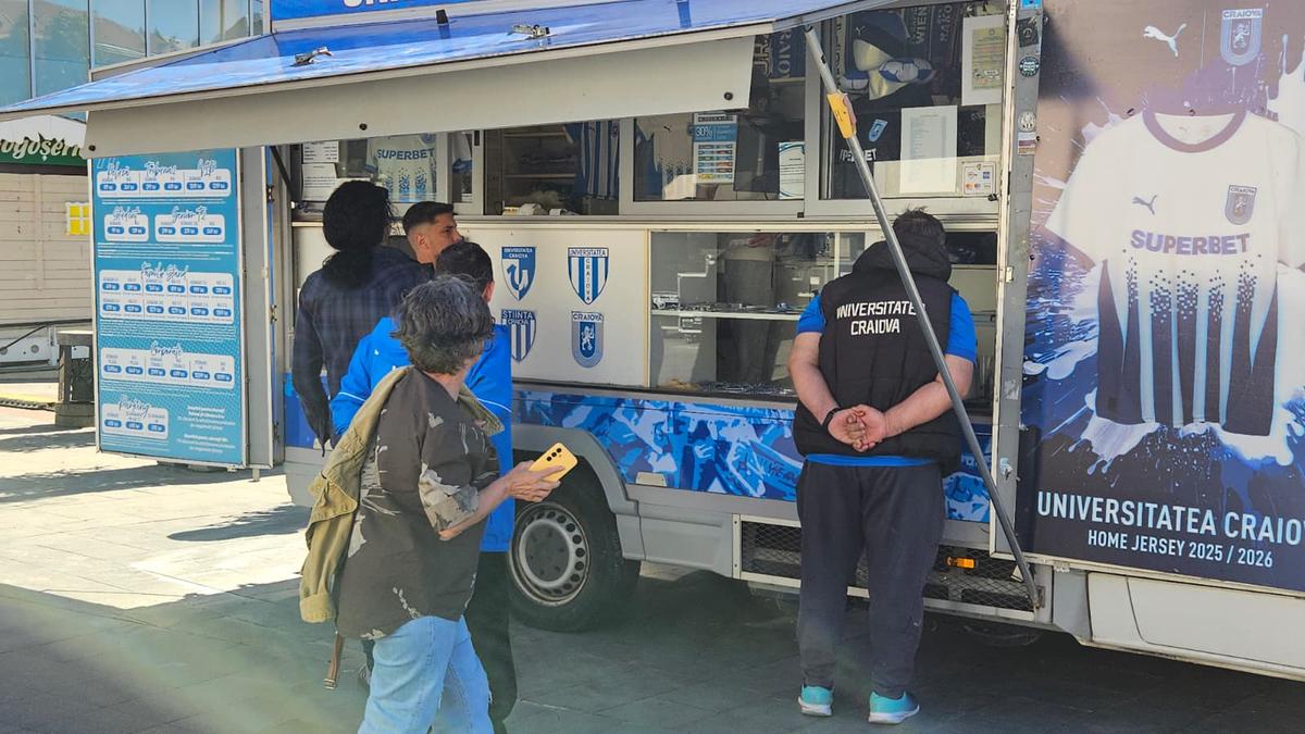 Piața „Mihai Viteazul” din Craiova, pregătită pentru sărbătoarea de titlu