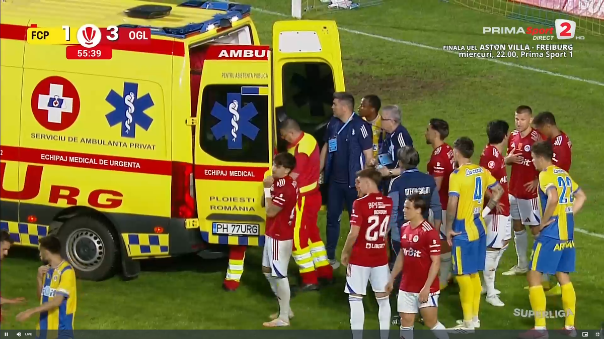 Imagini îngrozitoare în Petrolul - Oțelul » Marcatorul, transportat cu ambulanța la spital
