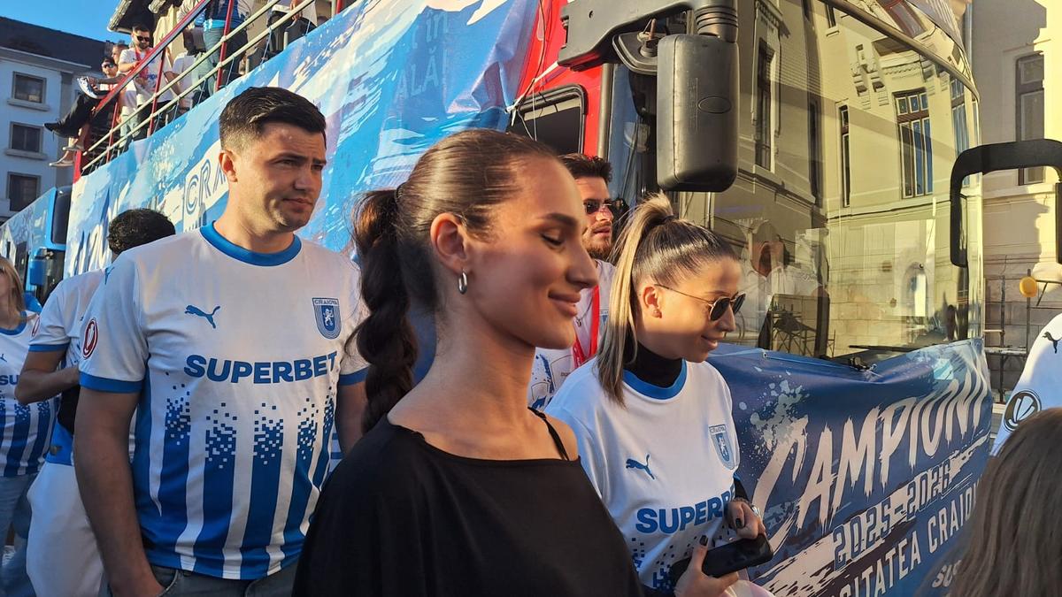 Sărbătoare de titlu în piața „Mihai Viteazul”, din Craiova