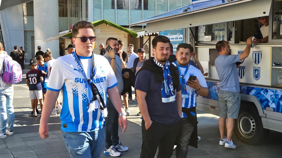 Piața „Mihai Viteazul” din Craiova, pregătită pentru sărbătoarea de titlu