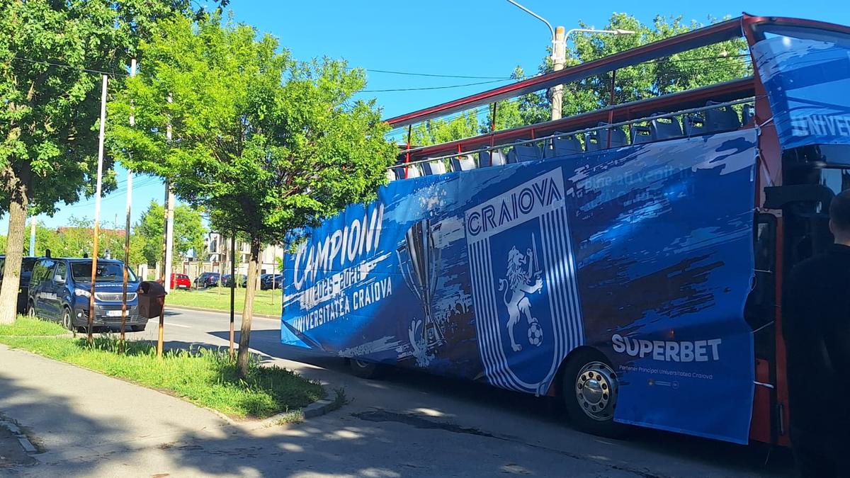 Piața „Mihai Viteazul” din Craiova, pregătită pentru sărbătoarea de titlu