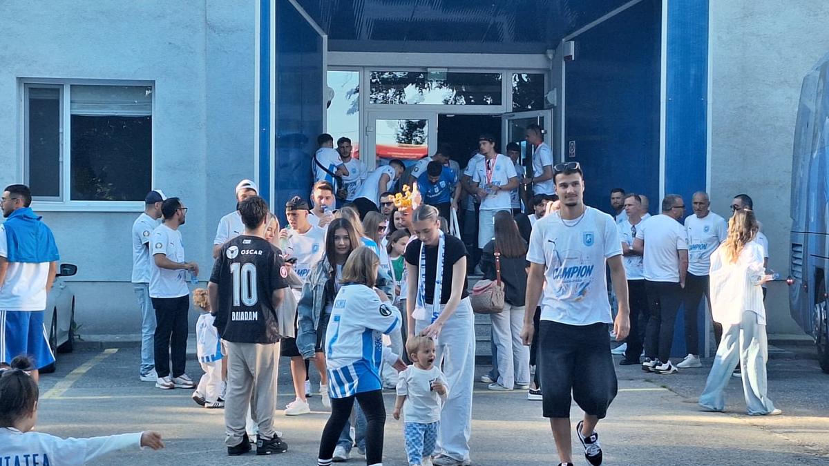 Piața „Mihai Viteazul” din Craiova, pregătită pentru sărbătoarea de titlu