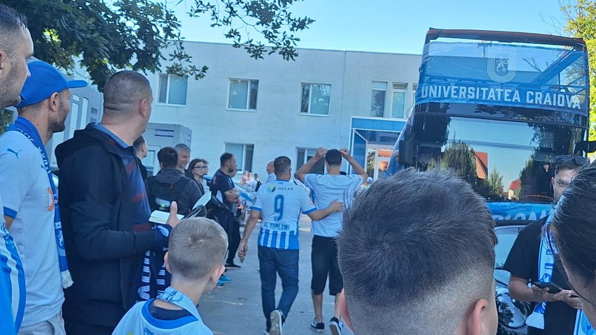 Piața „Mihai Viteazul” din Craiova, pregătită pentru sărbătoarea de titlu