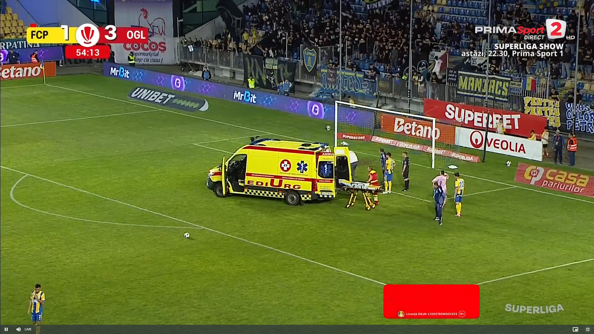 Imagini îngrozitoare în Petrolul - Oțelul » Marcatorul, transportat cu ambulanța la spital