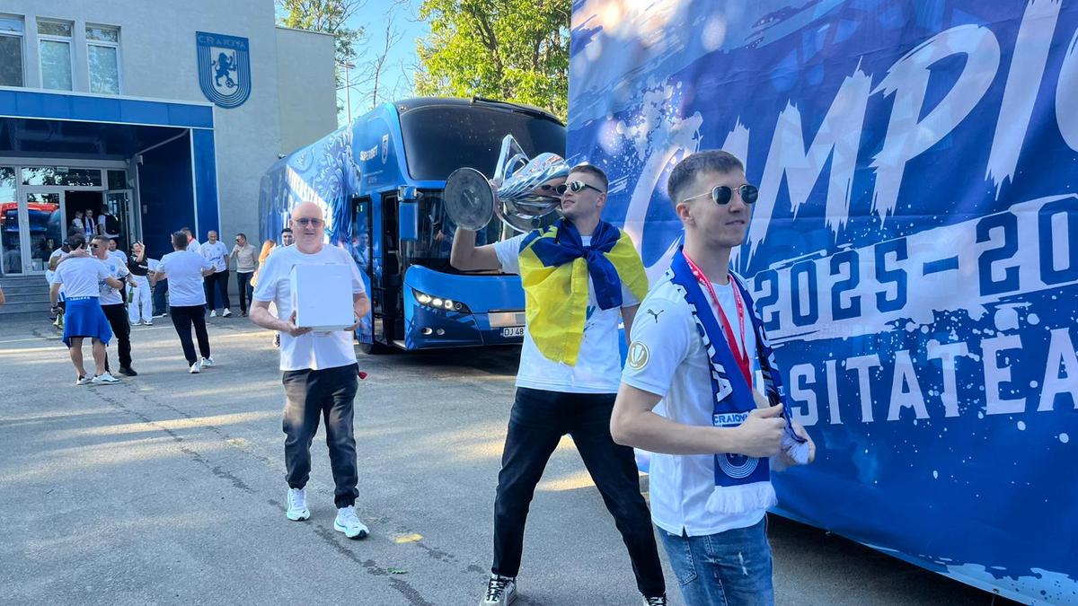 Piața „Mihai Viteazul” din Craiova, pregătită pentru sărbătoarea de titlu