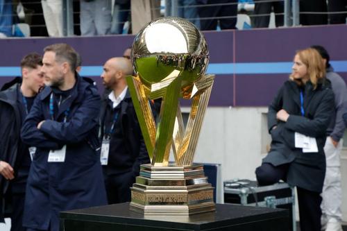 Trofeul Ligue 1, în așteptarea campioanei / Foto: Imago