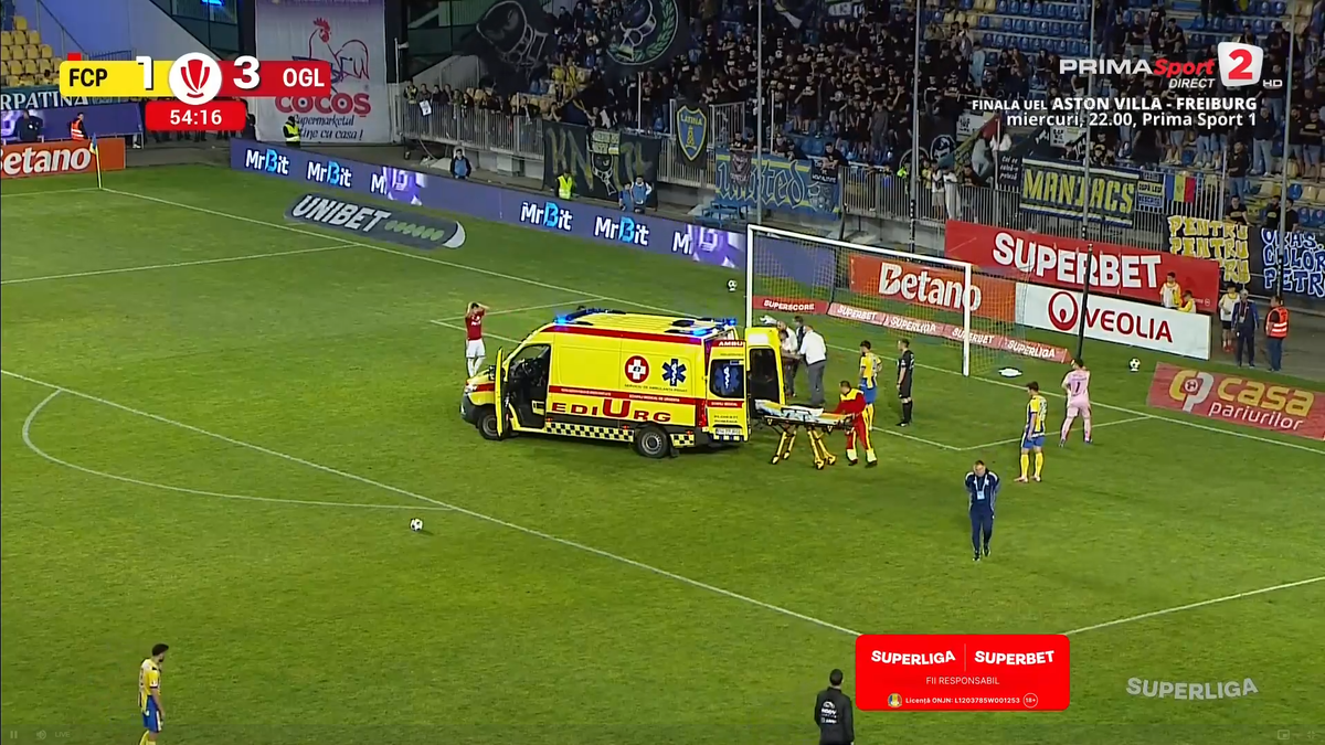 Imagini îngrozitoare în Petrolul - Oțelul » Marcatorul, transportat cu ambulanța la spital