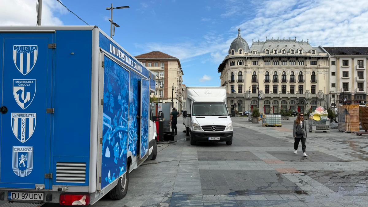 Piața „Mihai Viteazul” din Craiova, pregătită pentru sărbătoarea de titlu