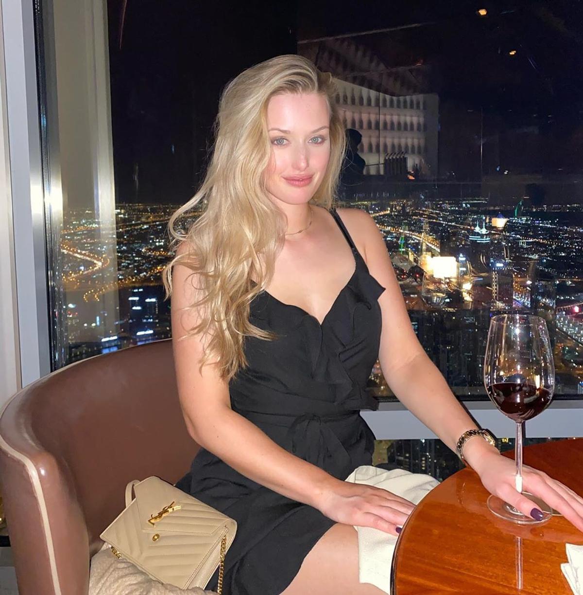 GALERIE FOTO. Bella Angel, frumusețea din golf care își bucură fanii cu cele mai provocatoare fotografii
