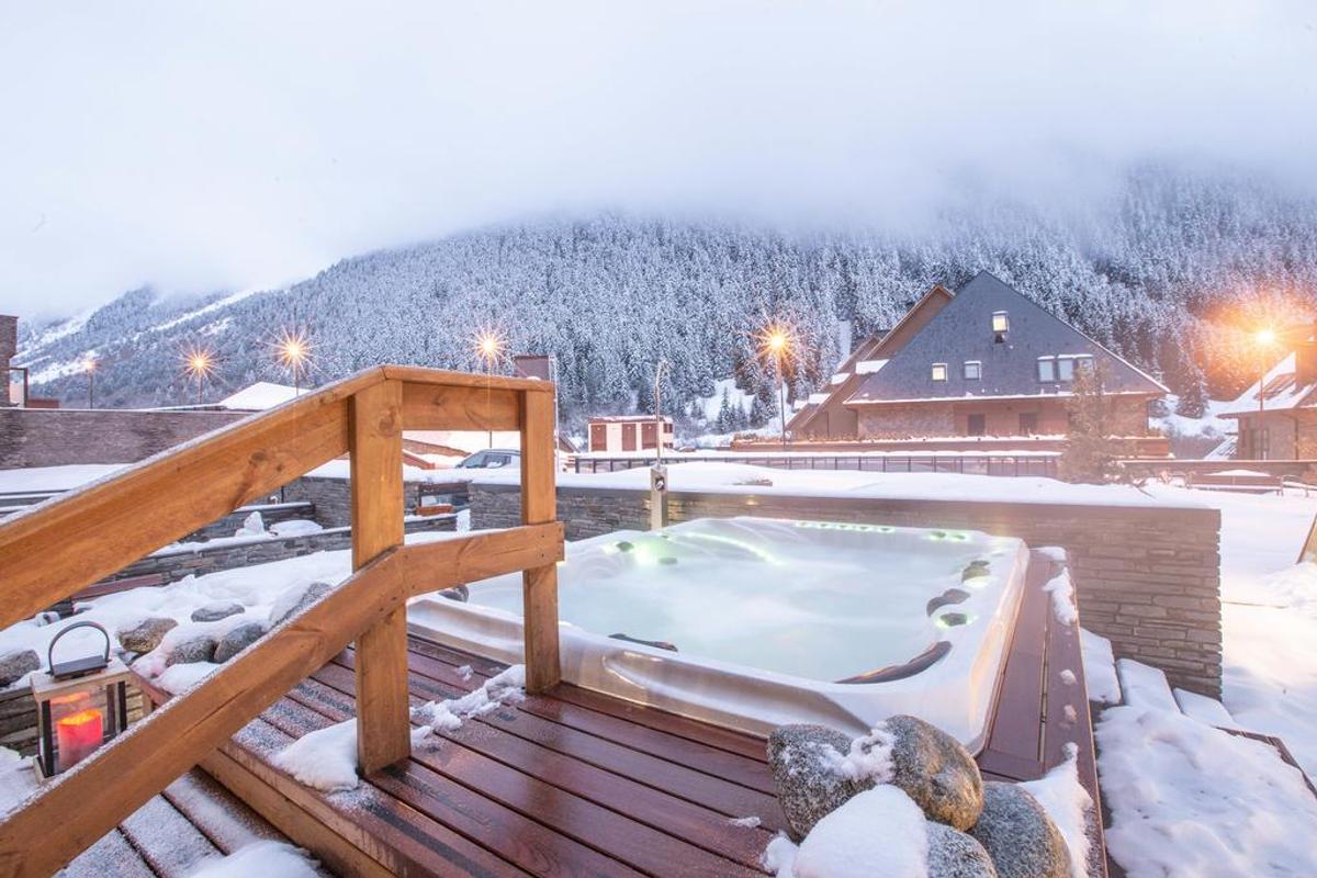 GALERIE FOTO Messi cumpără un hotel de lux în Pirinei » Se bate cu Cristiano Ronaldo pentru turiști