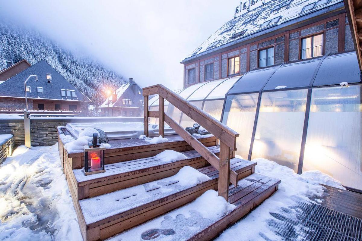 GALERIE FOTO Messi cumpără un hotel de lux în Pirinei » Se bate cu Cristiano Ronaldo pentru turiști