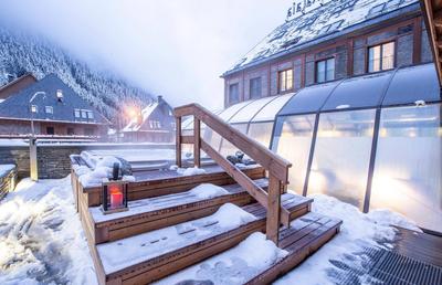 GALERIE FOTO Messi cumpără un hotel de lux în Pirinei » Se bate cu Cristiano Ronaldo pentru turiști