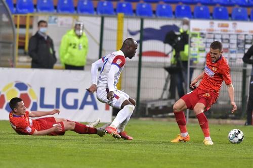 Campioana CFR Cluj caută un fundaș central. Marius Șumudică va alege între Ulrich Meleke (22 de ani), de la FC Botoșani, și Daniel Graovac (27 de ani), de la divizionara secundă Astra.