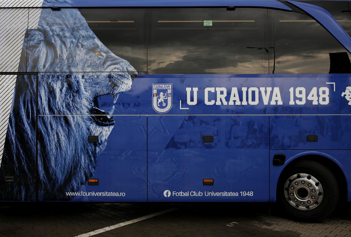 FCU Craiova 1948 și-a prezentat autocarul de peste 500.000 de euro: „E ca un Maybach!” + au transferat un ghanez