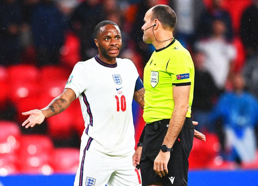 Anglia se poate considera nedreptățită în disputa cu Scoția, de la Euro 2020. Raheem Sterling a fost călcat în careu de Andrew Robertson, dar „centralul” Mateu Lahoz a refuzat orice discuție pe marginea fazei.