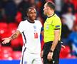 Anglia se poate considera nedreptățită în disputa cu Scoția, de la Euro 2020. Raheem Sterling a fost călcat în careu de Andrew Robertson, dar „centralul” Mateu Lahoz a refuzat orice discuție pe marginea fazei.