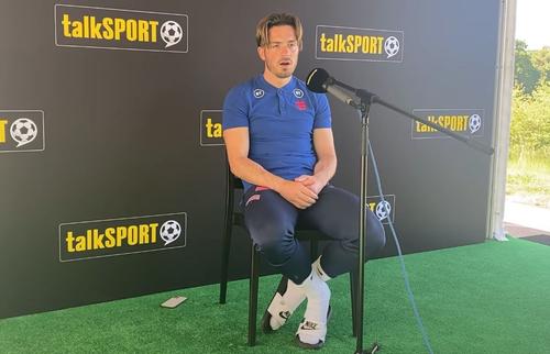 Jack Grealish (25 de ani), mijlocașul lui Aston Villa și al naționalei Angliei, a fost pus în încurcătură în timpul unui interviu. Nu a știut ce înseamnă cuvântul „enciclopedie”.