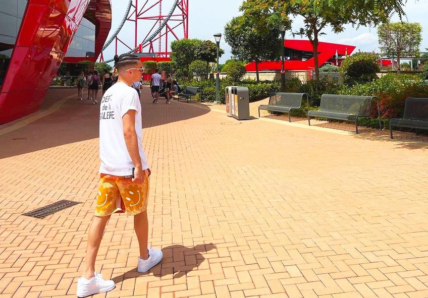 Ianis Hagi (22 de ani) și-a schimbat look-ul, în timpul vacanței din Barcelona.
