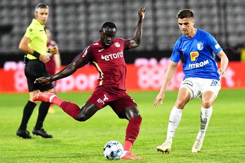 Nana Boateng, în vișiniu, jucător despre care Balaj spune că CFR a primit „o ofertă foarte mare” // foto: Imago Images
