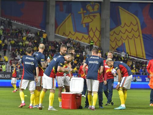 Mircea Sandu (69 de ani) crede că fotbaliștii tineri din lotul României au un comportament greșit față de oamenii experimentați. Acest lucru a fost dezvăluit și de Costin Ștucan, imediat după eșecul 0-3 cu Muntenegru.