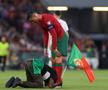 Cristiano Ronaldo, luat în brațe de un spectator care a intrat pe teren