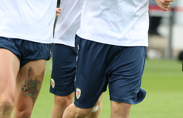 „Tricolorul” și-a tatuat chipul animalului de companie pe picior, după ce i-a dedicat primul gol la națională: „Prietena mea și câinele meu mi-au dat cel mai frumos mesaj înaintea meciului. Îi iubesc foarte mult”