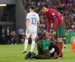 Cristiano Ronaldo, luat în brațe de un spectator care a intrat pe teren