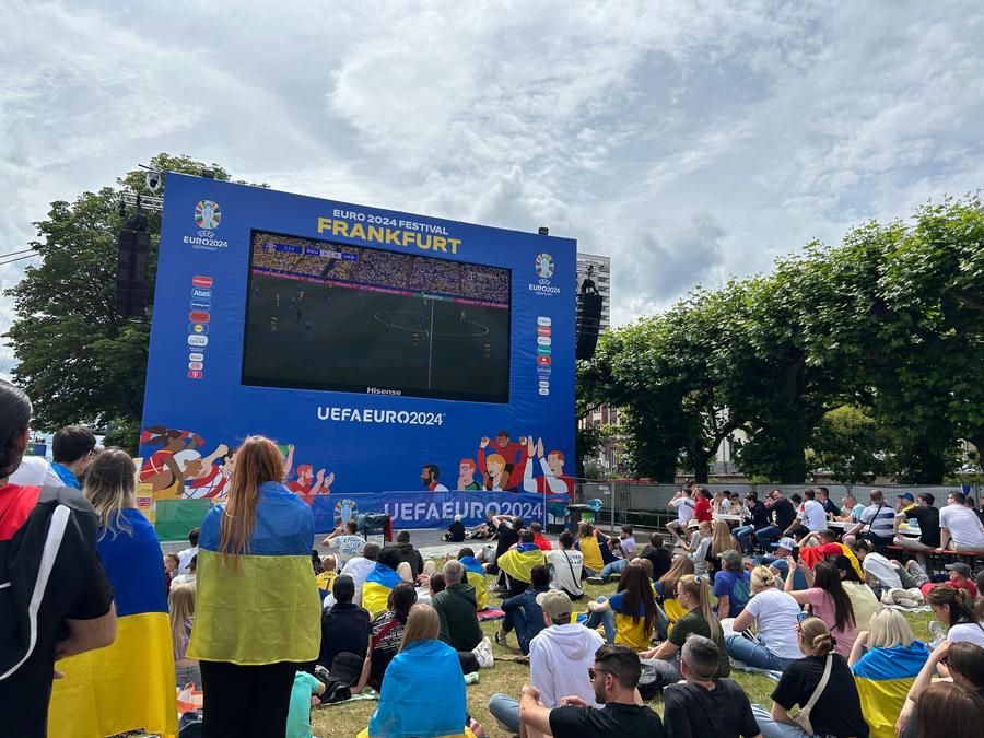 Așa am urmărit România - Ucraina 3-0 în Fan Zone-ul din Frankfurt „Eleganța” belgiană, înconjurul stadionului în 80 de minute și cel care a spălat „păcatele” » Cum am trăit ca jurnalist în Germania o zi de-a dreptul specială