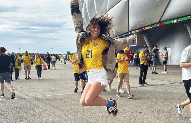 Ea l-a susținut la România - Ucraina » Cine e și ce facultate a absolvit soția lui Stanciu: „Atunci am înțeles ce fel de fată e”