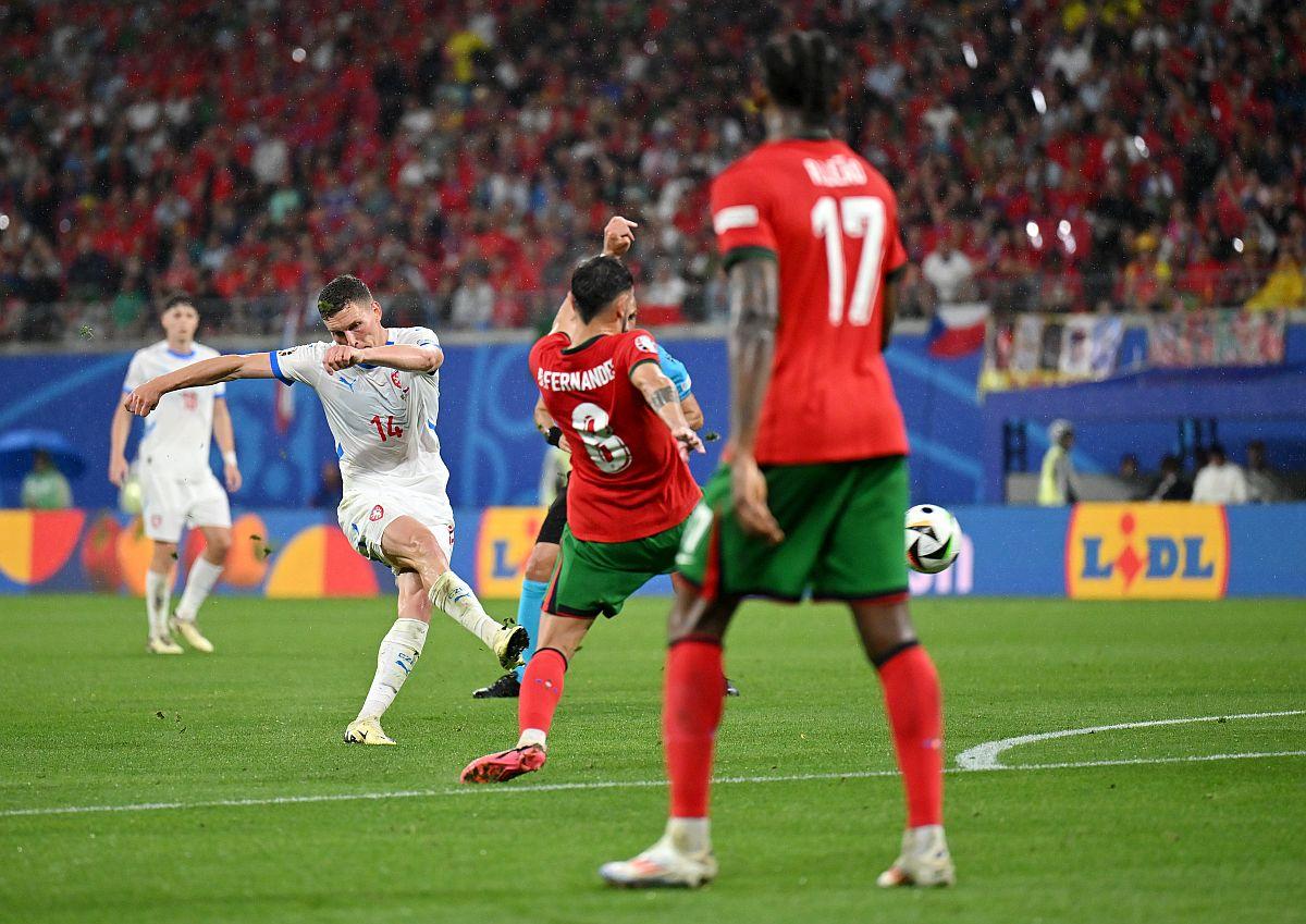 I-au citit pe buze » Cristiano a spus un cuvânt în arabă înaintea executării loviturii libere în brațele portarului
