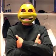 Fanii lui Mbappe au dat frâu liber imaginației și umorului, oferindu-i idei de mască