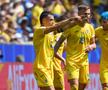 Denis Drăguș, flancat de Nicolae Stanciu și Andrei Rațiu / foto: Imago Images