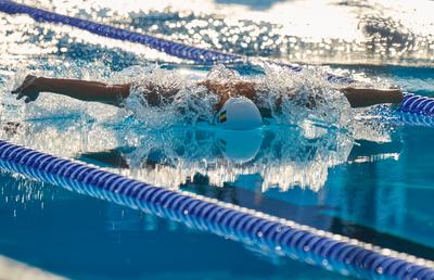 Denis Popescu s-a calificat în finala probei de 50 m fluture la Campionatele Europene în bazin scurt