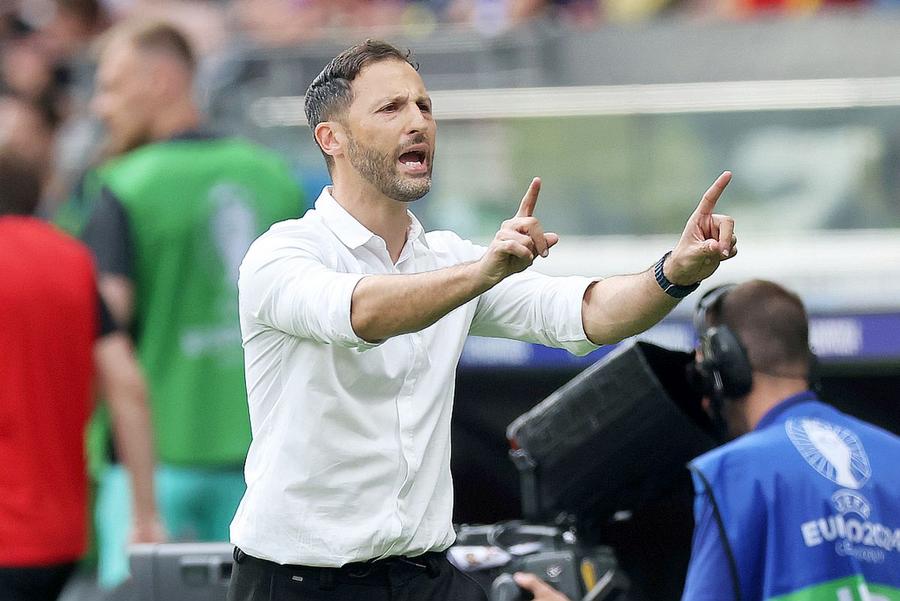Domenico Tedesco, în Belgia - Slovacia // foto: Guliver/gettyimages Selecționerul Belgiei, reverență în fața României: „Pff...” » A lăudat 3 „tricolori”: „Jucători buni”