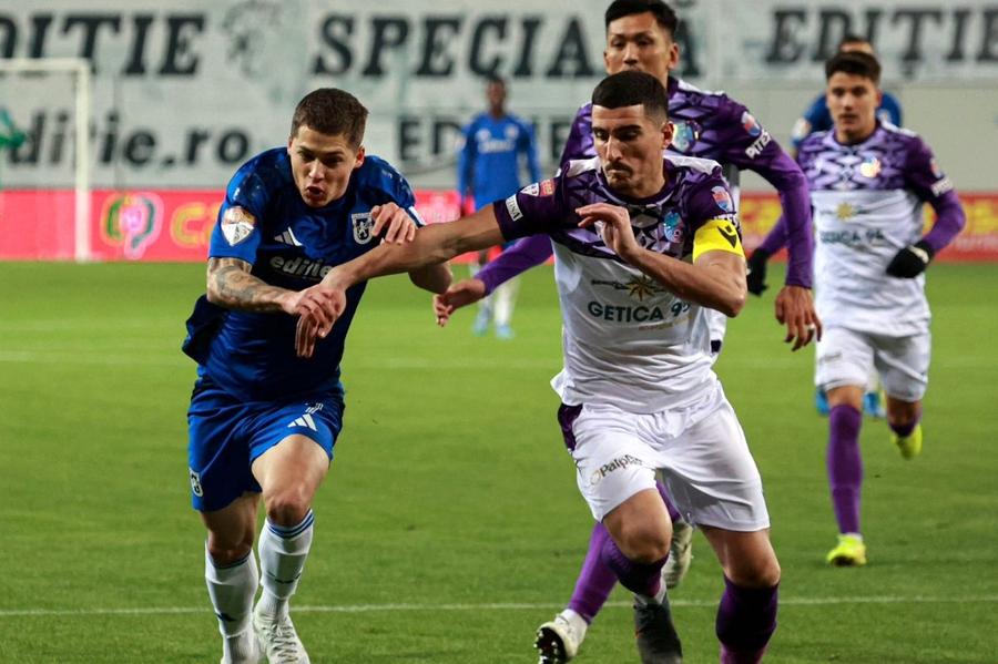 Andrei Dragu, jucând pentru FCU Craiova. Foto: Facebook Două „perle” ale lui Mititelu s-au transferat în... Azerbaidjan
