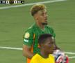 Arbitrul Clement Turpin a acordat corner după ce portarul lui Mamelodi Sundowns a depășit 8 secunde cu mingea în brațe / Foto: DAZN