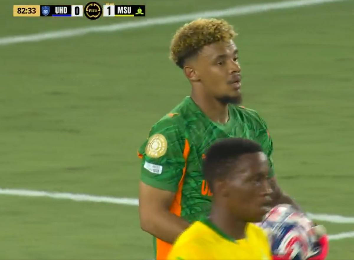 Ronwen William (Mamelodi Sundowns) este primul portar penalizat de noua regulă a celor 8 secunde