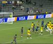 Arbitrul Clement Turpin a acordat corner după ce portarul lui Mamelodi Sundowns a depășit 8 secunde cu mingea în brațe / Foto: DAZN