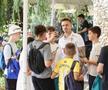 Dinamoviștii l-au adoptat deja pe Musi: asaltat pentru poze și autografe » Moment inedit cu un fan al rivalilor de la FCSB