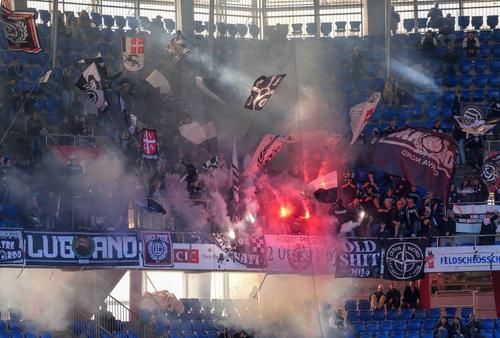 Ultrașii lui FC Lugano în acțiune. Foto: Imago Images