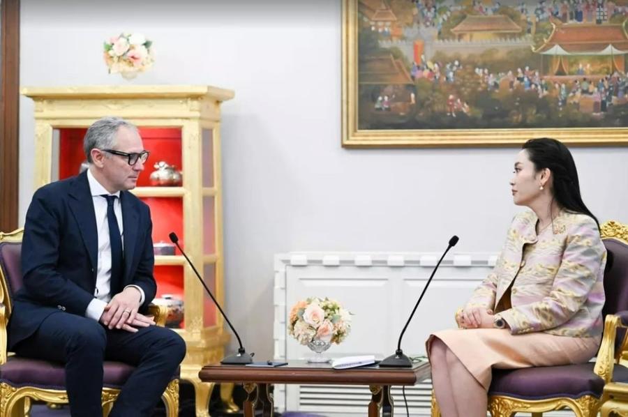 Stefano Domenicali, CEO-ul F1, și Paetongtarn Shinawatra, prim ministru al Thailandei, într-o întâlnire din decembrie 2024 Foto: F1 Thailanda, pas important spre Formula 1 » Guvernul a aprobat o ofertă de 1,2 miliarde dolari pentru o cursă stradală începând cu 2028