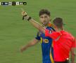 Arbitrul Clement Turpin a acordat corner după ce portarul lui Mamelodi Sundowns a depășit 8 secunde cu mingea în brațe / Foto: DAZN