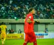 Arbitrul Clement Turpin a acordat corner după ce portarul lui Mamelodi Sundowns a depășit 8 secunde cu mingea în brațe / Foto: Imago