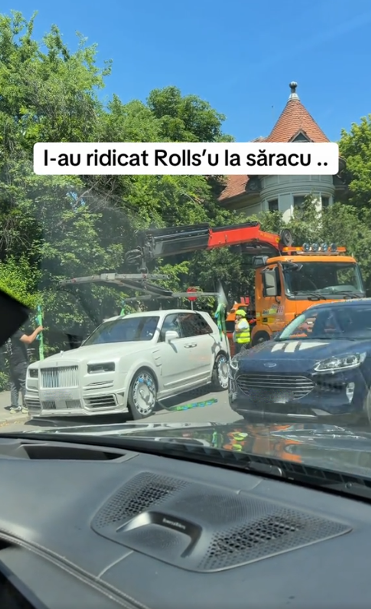 Rolls-Royce-ul Cullinan Mansory al lui Mirel Rădoi, ridicat de platformă în Capitală
