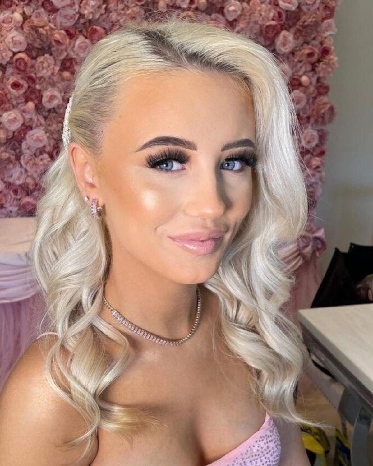 Iubita lui Foden a intervenit imediat după ce o celebră influenceriță a încercat să ajungă la el