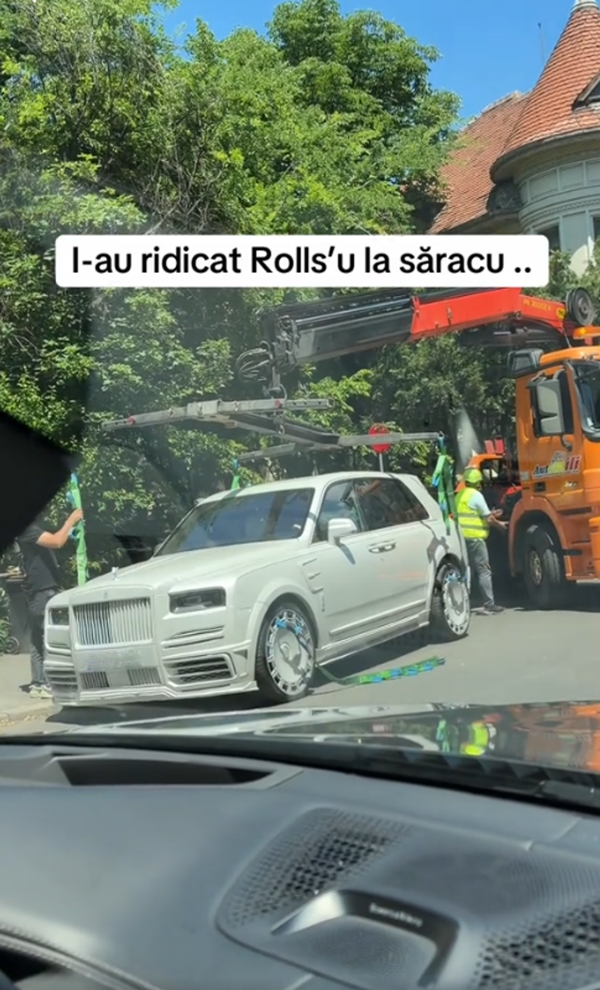 I-au ridicat Rolls-ul lui Mirel Rădoi » Imaginile cu mașina de 700.000 de euro s-au viralizat: „Îmi pare rău, băietu'!”