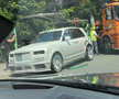 Rolls-Royce-ul lui Mirel Rădoi, ridicat de platformă în Capitală // Captură: TikTok @lucyskkrr